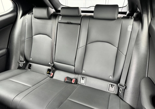 Lexus UX cena 147900 przebieg: 33163, rok produkcji 2021 z Brzeziny małe 466